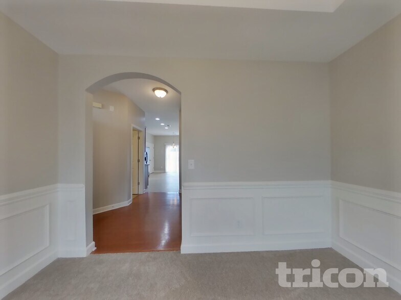 Building Photo - 825 Old Forester Ln