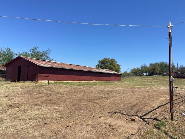 Building Photo - 2/2 on 9 acres horse property