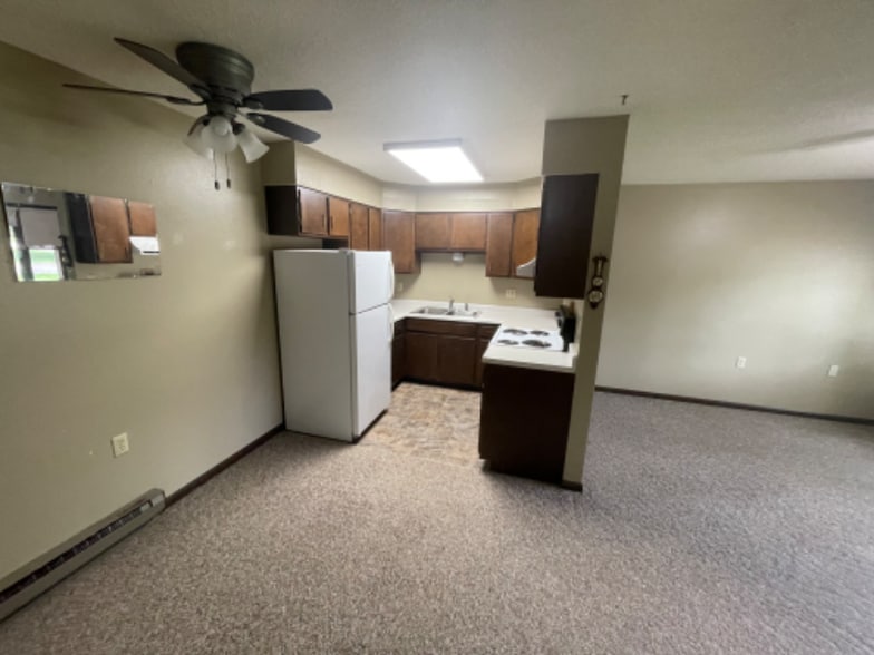 Building Photo - 409 Angie St