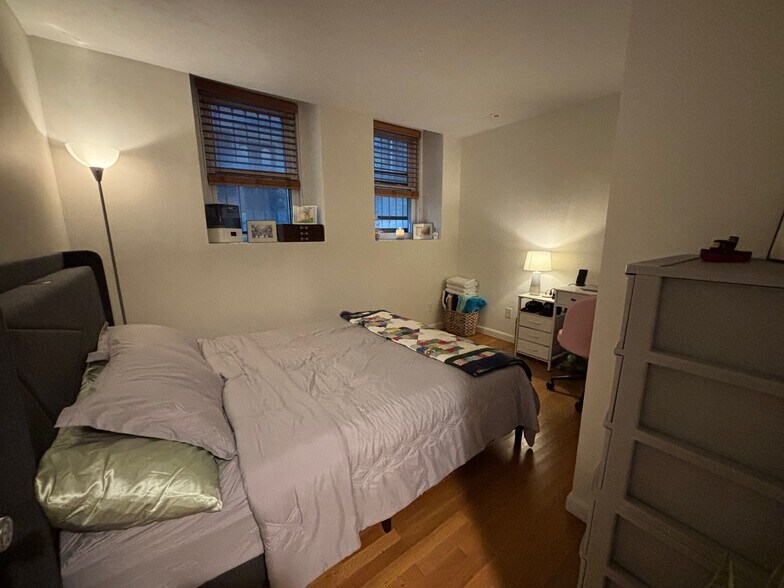 Building Photo - 106 Myrtle St