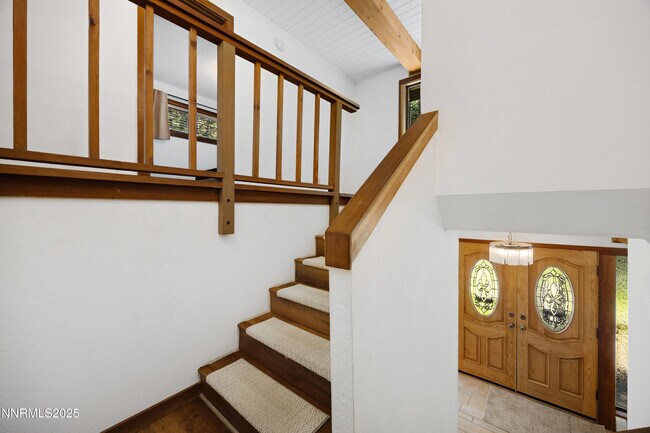 Building Photo - 445 Country Club Dr