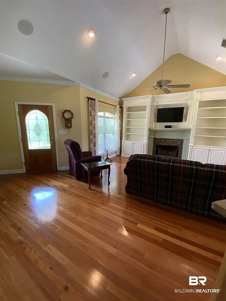 Building Photo - 106 Riveroaks Dr