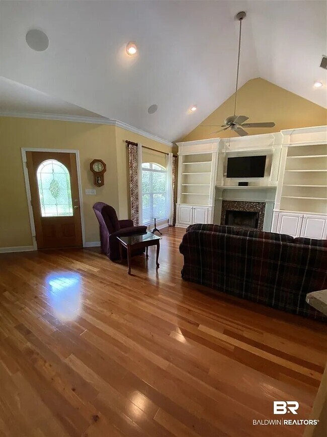 Building Photo - 106 Riveroaks Dr