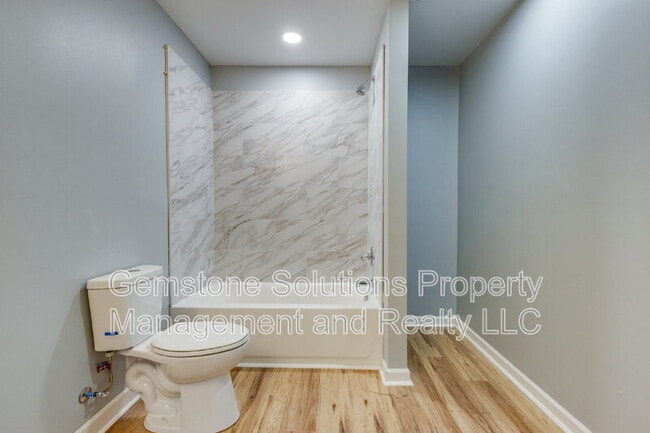 Building Photo - 2930 Primrose Cir