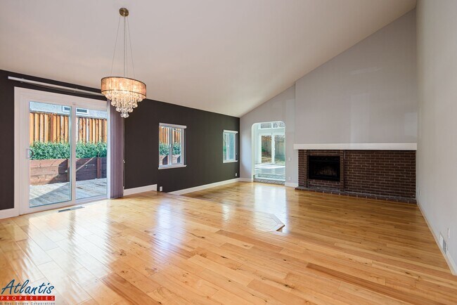 Building Photo - Gorgeous Home | Remodeled | Desirable Location