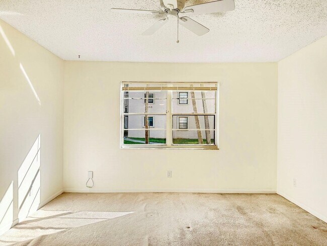 Building Photo - 6090 N Sabal Palm Blvd