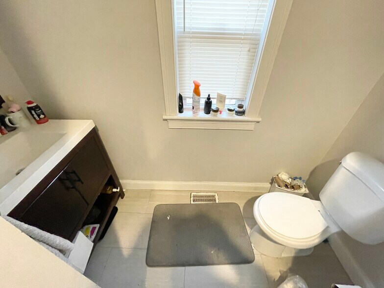 Building Photo - 800 Parker St