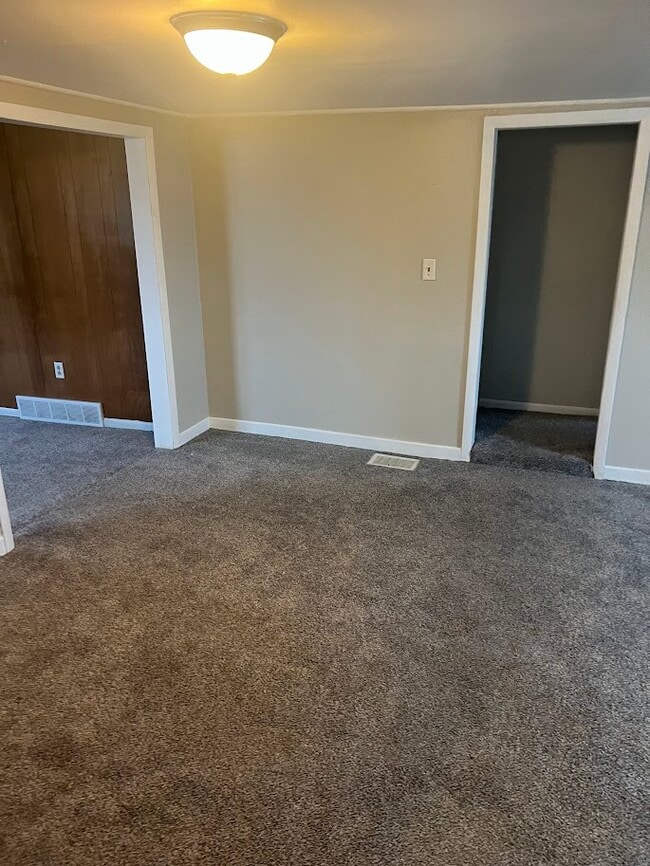 Building Photo - 1536 N Viking Dr