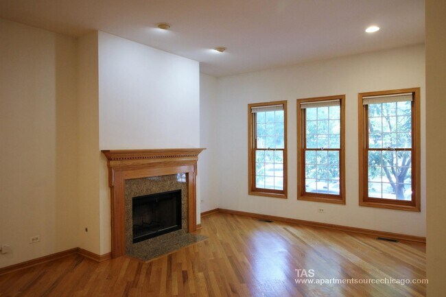 Building Photo - 1321 W Belmont Ave