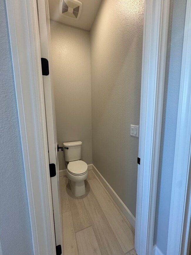 Building Photo - 1521 Golf Club Dr