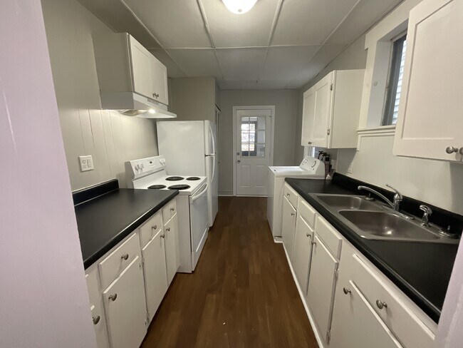 Building Photo - 2118 Greenwood St