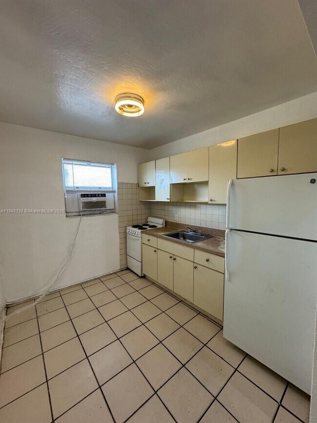 Building Photo - 2275 NW 23rd St