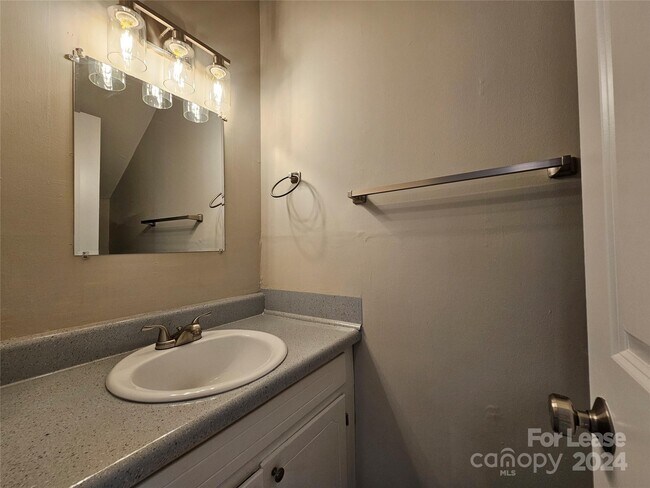 Building Photo - 407 S Chester St