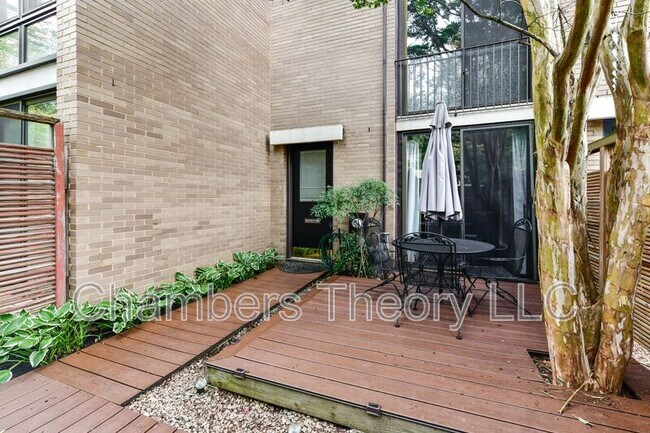 Building Photo - 11475 Washington Plaza W