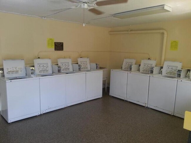 Building Photo - 1br /1bath Condo With Den Available Now In Boca Raton!  **Water & Cable Included**