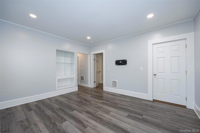 Building Photo - 5 Orchard Pl