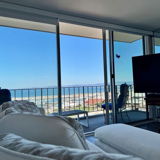 Building Photo - Just Unpack, Pour a Beverage, & Cue the Su...