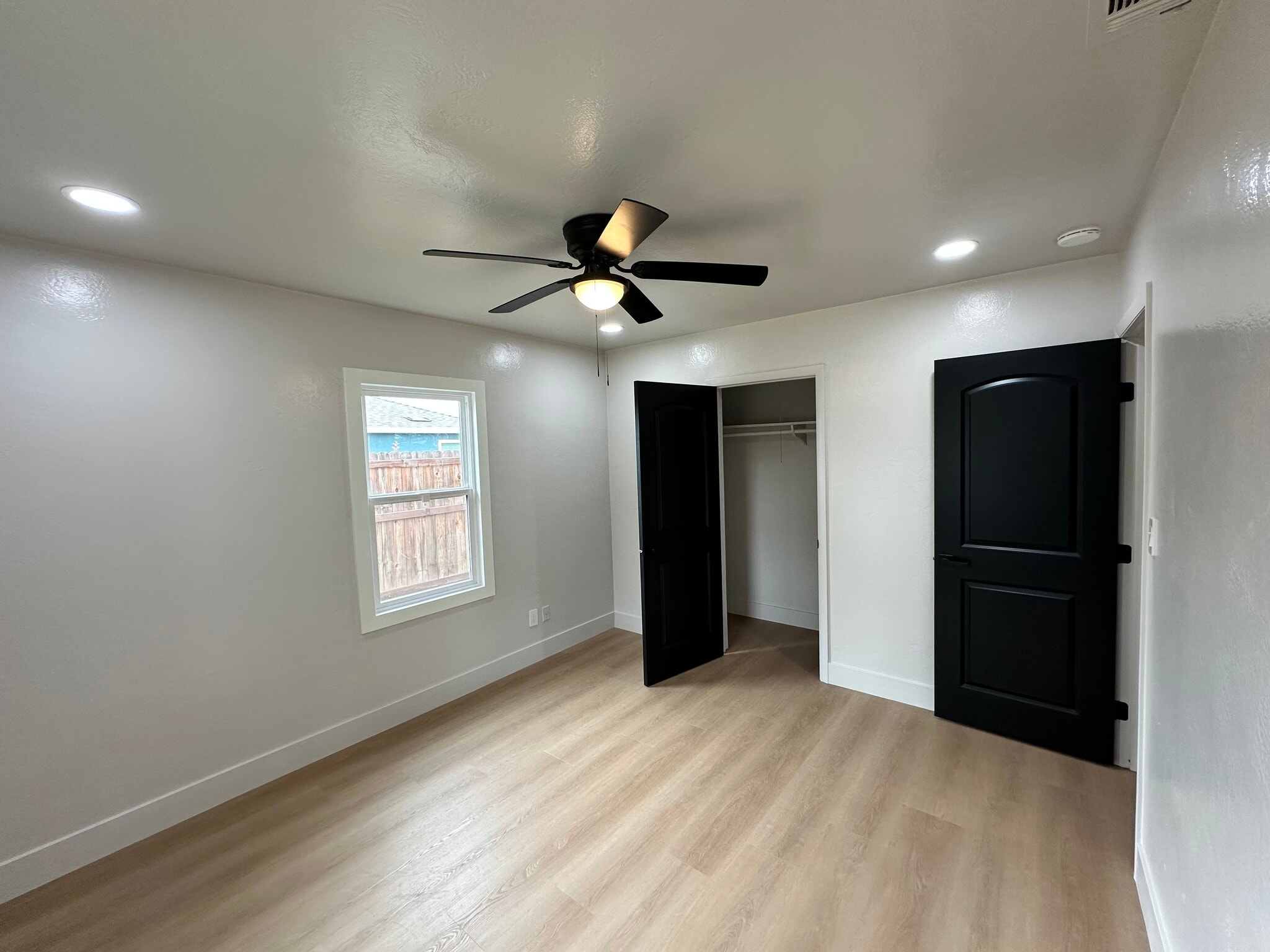 Building Photo - 534 Alicante Dr
