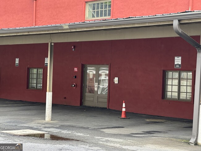 Building Photo - 315 N Main St
