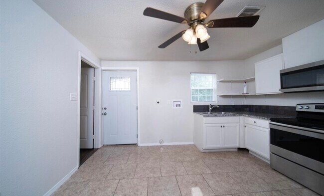 Building Photo - 12115 Segrest Dr