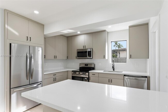 Building Photo - 9660 Dominican Dr