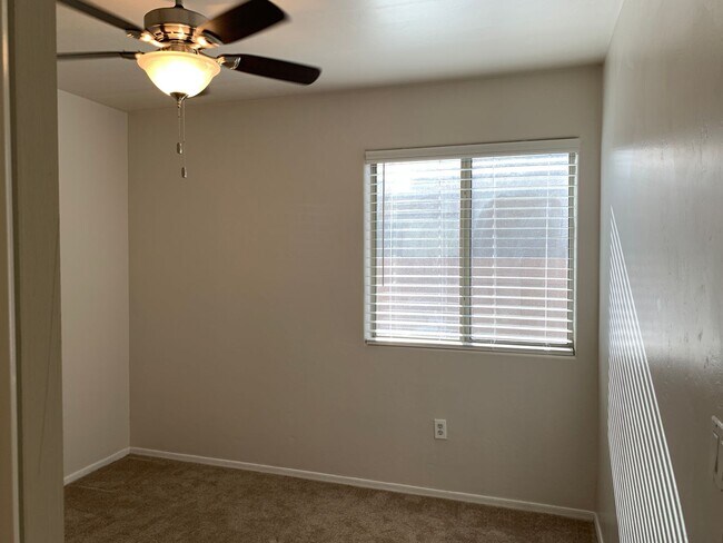 Building Photo - 3Bdm 2Ba Home, Popular Location, Available...