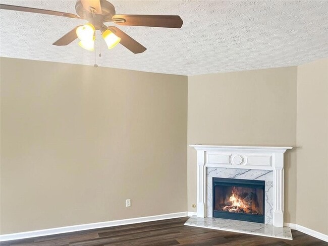 Building Photo - 3033 Kentmere Dr