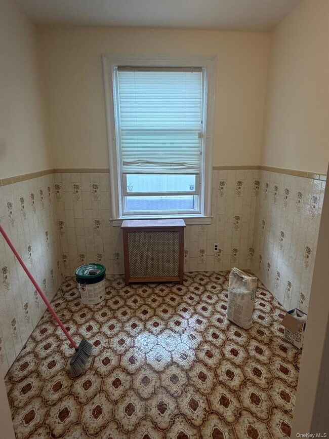 Building Photo - 37 Courter Ave