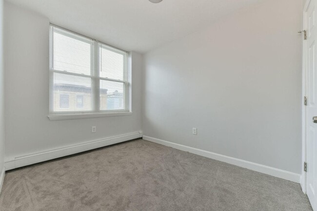 Building Photo - 237 Chestnut St