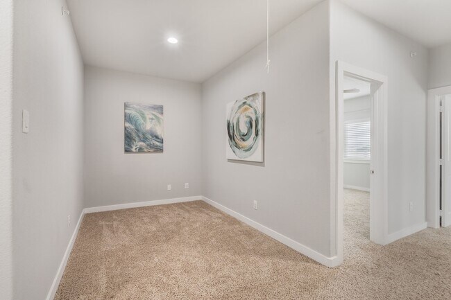 Building Photo - 5871 Rivendell Dr