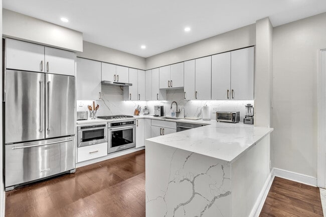 Building Photo - 746 NE 16th Terrace