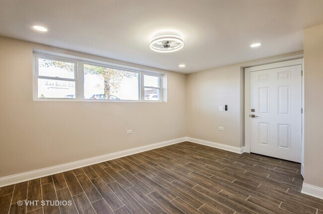 Building Photo - 6355 W Touhy Ave