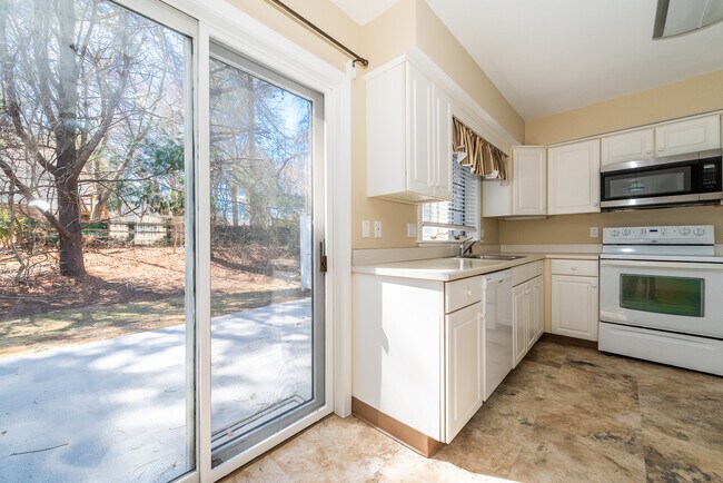 Building Photo - 16 Brantwood Dr