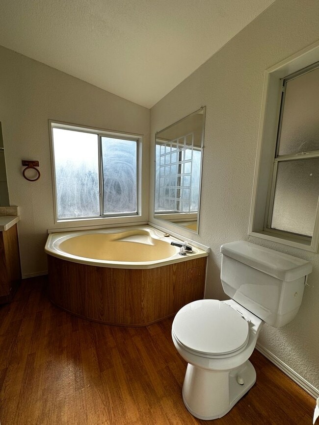 Building Photo - Coolidge 3 Bedroom 2 Bathroom Home Under $1,500!