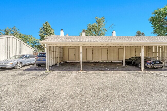 Building Photo - $2,350.00, 2-bed, 2.5-bath townhouse in th...
