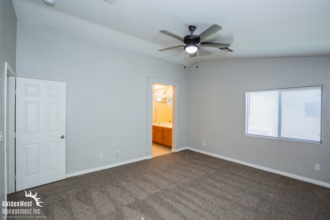 Building Photo - Beautiful 4Bdm 3.5Ba Home in East Las Vegas!