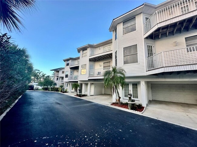 Building Photo - 135 Shoals Cir