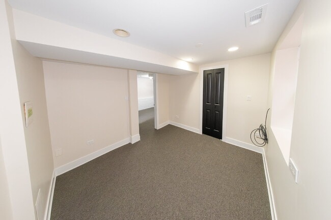 Building Photo - Beautiful 4 Bed 2 Bath home in the heart of Irving Park!