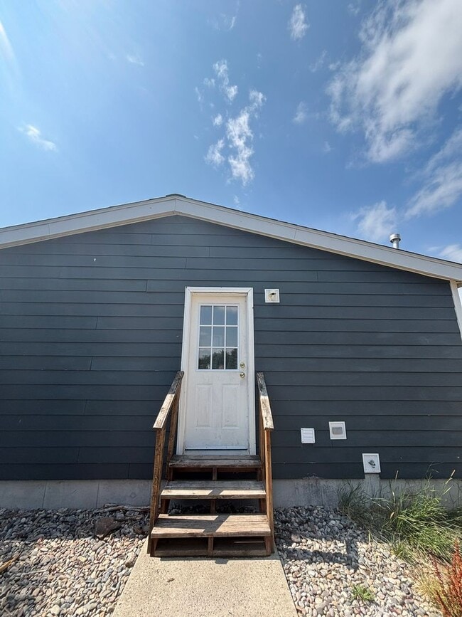 Building Photo - 221 Silver Maple Dr