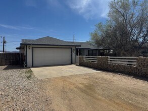 Building Photo - 4815 N Sauter Dr E