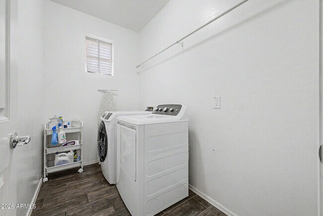 Building Photo - 5103 S Moccasin Trail