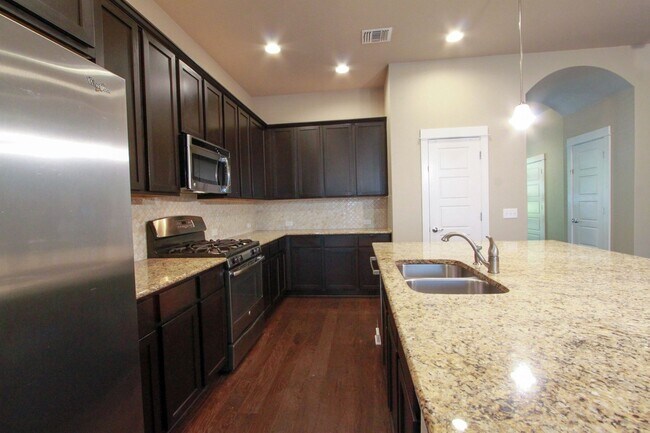 Building Photo - Beautiful 3 Bed / 2.5 Bath Home in Mueller