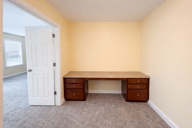 Building Photo - Clean 5 Bedroom Collins Hill Home with First Floor Suite and Oversized Master