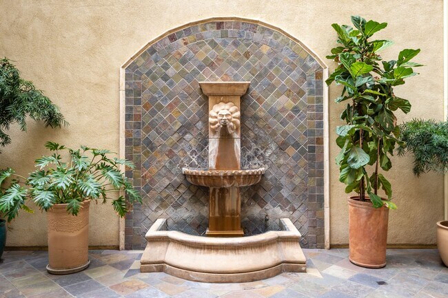 Building Photo - 2 Bedroom Condo in Downtown Ventura with O...