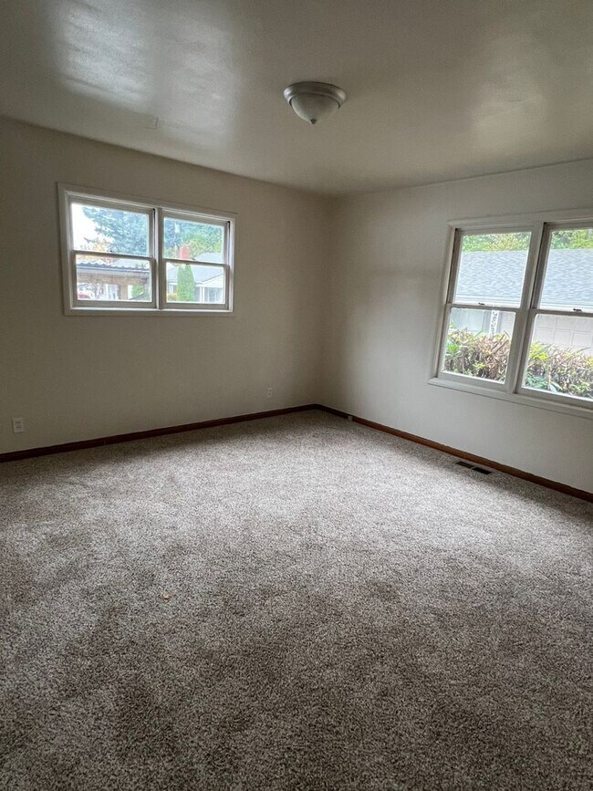 Building Photo - Rent Special: 1/2 Off First Full Months Rent