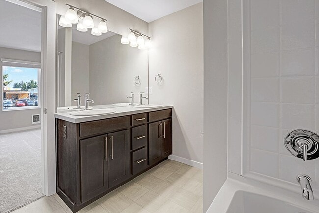 Building Photo - New Modern 2BD/2.5BTH Townhome for Lease in Lynnwood - Small Pet Friendly!