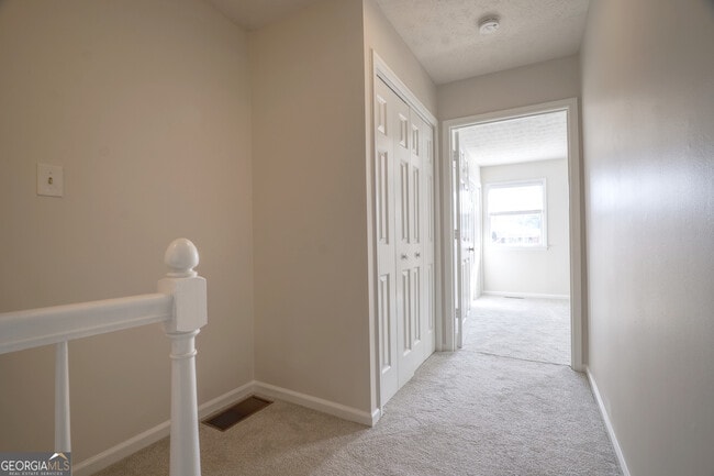 Building Photo - 587 Wedgewood Dr