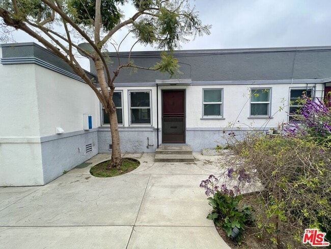Building Photo - 2616 Santa Monica Blvd