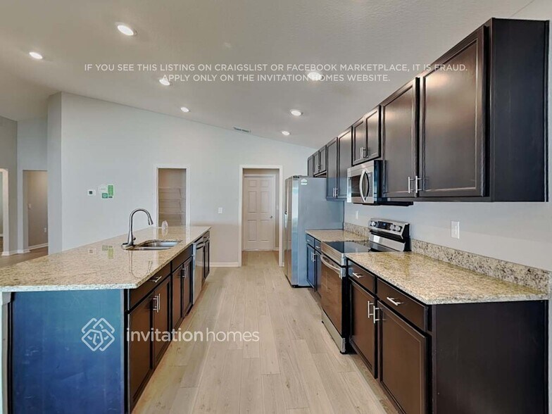 Building Photo - 3918 Willow Ridge Dr