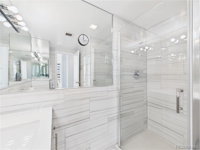 Building Photo - 3100 E Cherry Creek S Dr